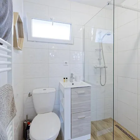 Maisonnette Proche Et Foret タルノス